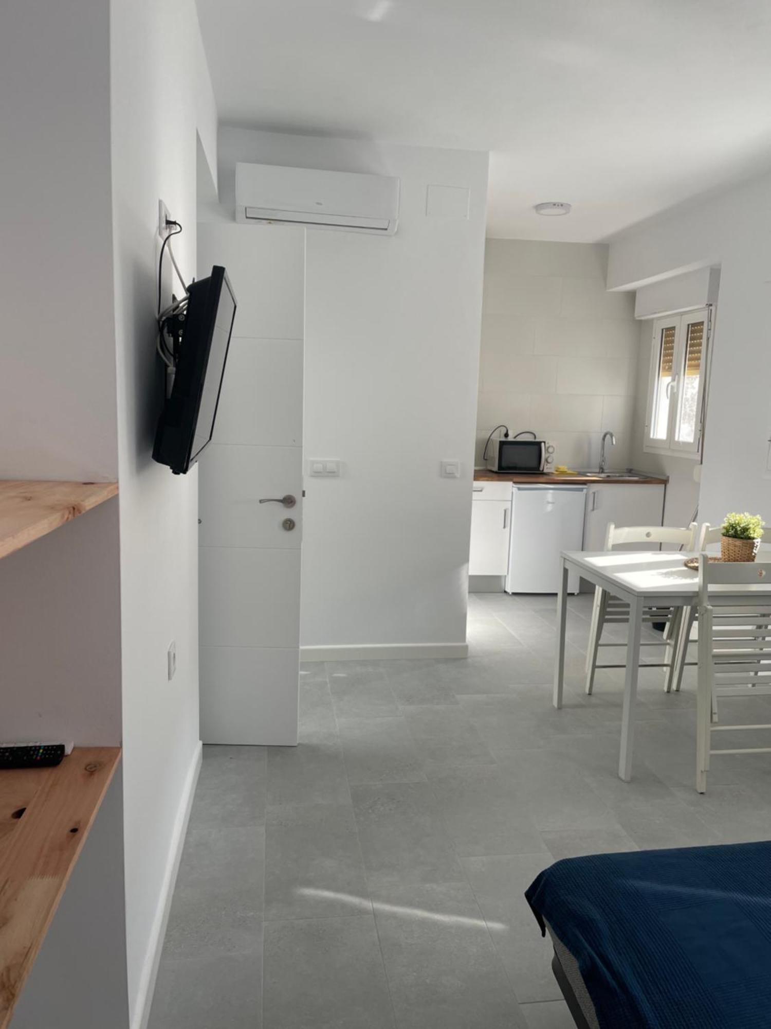 Ch II Apartments Zona De Ocio Nocturno コニル・デ・ラ・フロンテラ エクステリア 写真